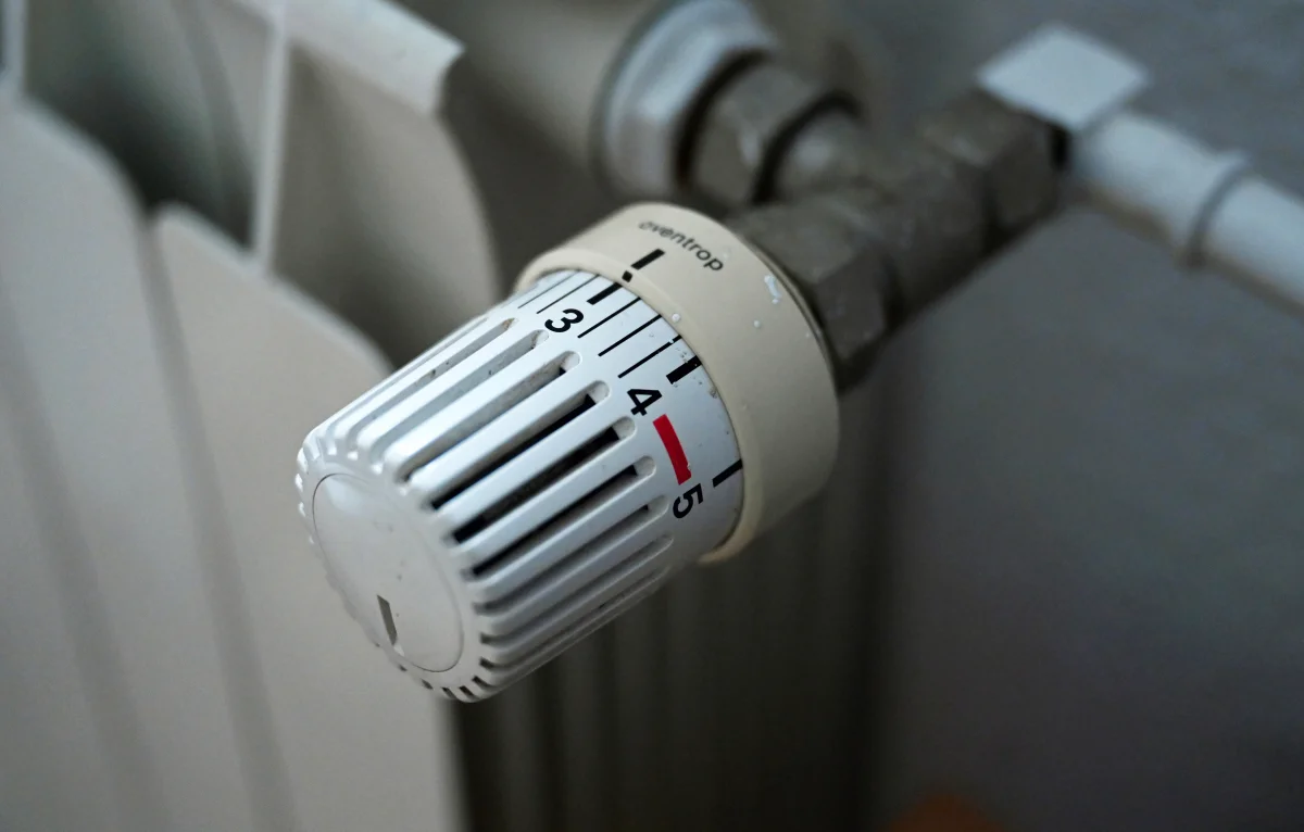 Why Muscovites Pay for Heating in Summer — and What That Line on Your Utility Bill Actually Means