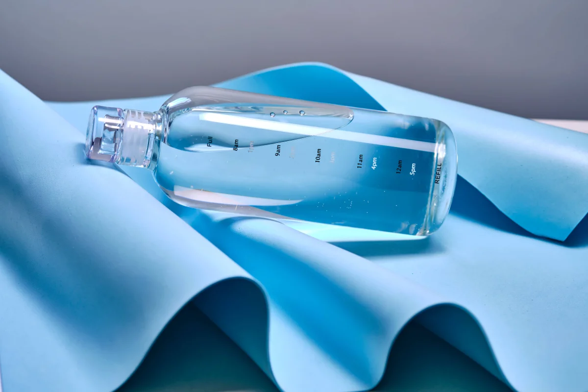 Why Salted Water Is Recommended in Heat — and What the Body Loses Along With Sweat