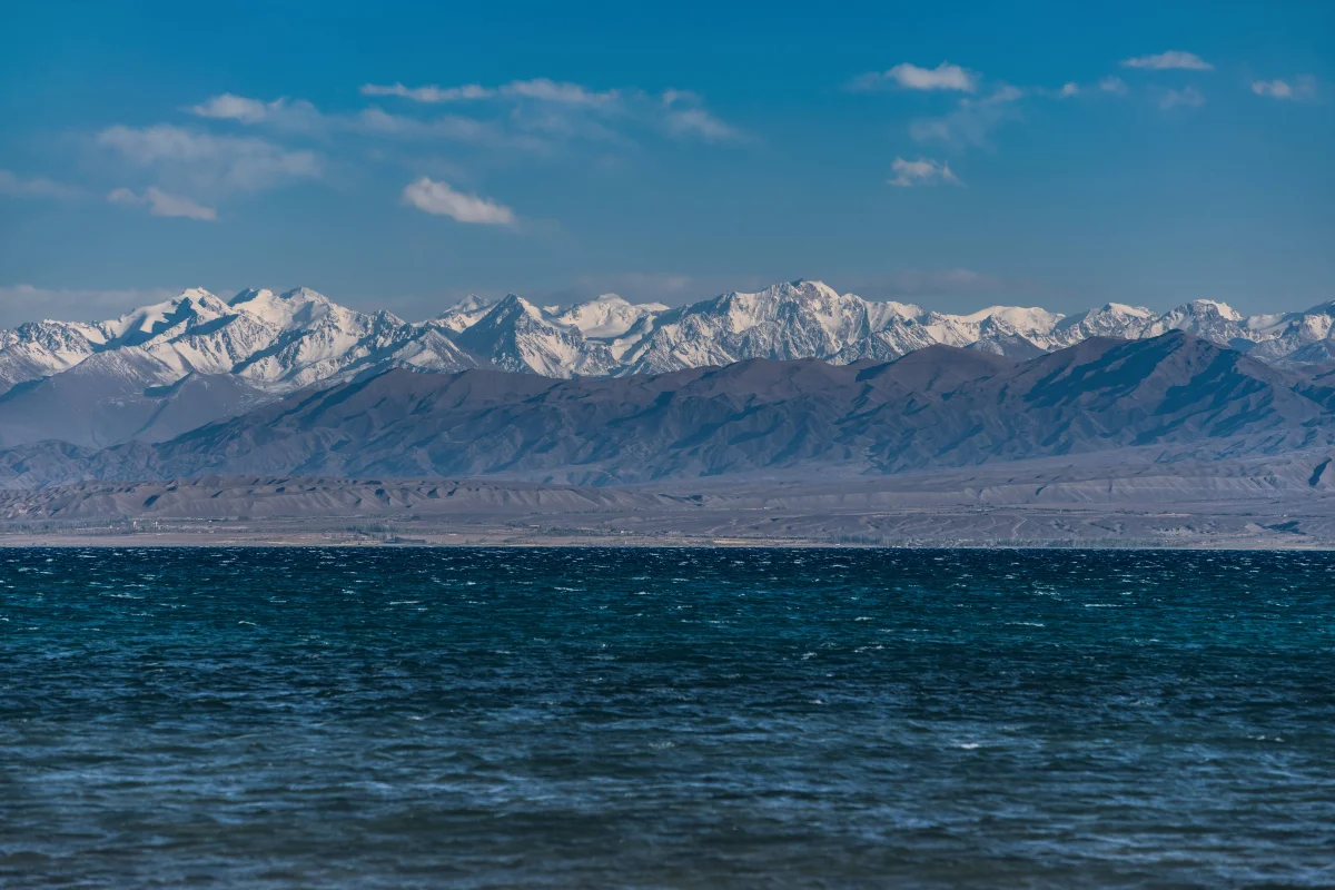 When Swimming Season Opens at Issyk-Kul — and How Warm the Water Gets by Midsummer