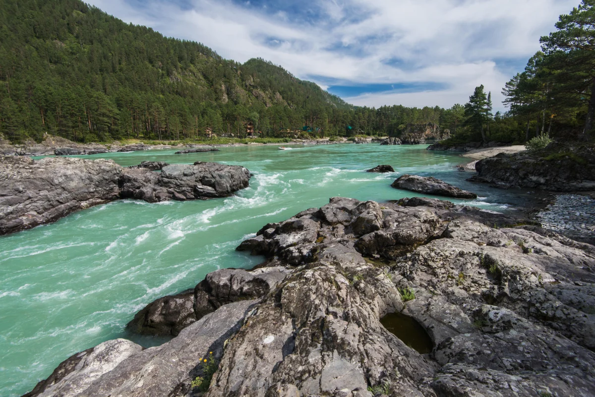When Does the Katun River Turn Turquoise — and Why the Color Shift Happens So Abruptly