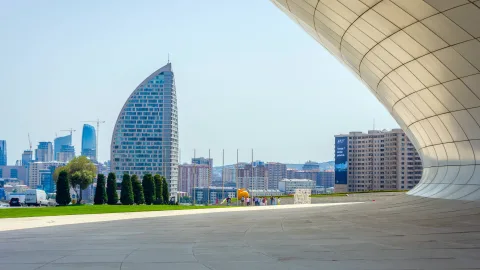 Когда лучше ехать в Азербайджан на экскурсии — и в какое время года гулять по Баку комфортнее всего