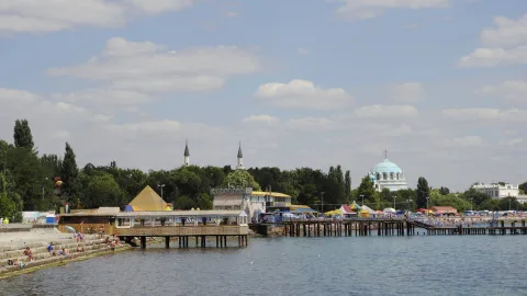 Когда в Евпатории начинается купальный сезон — и с какого месяца можно ехать с детьми без опасений