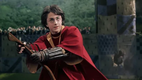 Craftsmen from Canada made a Harry Potter broom, and it flies! A spellbinding video